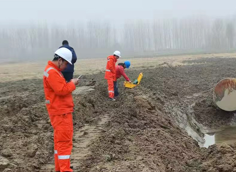 西气东输三线定向钻穿越管道防腐层电导率测试